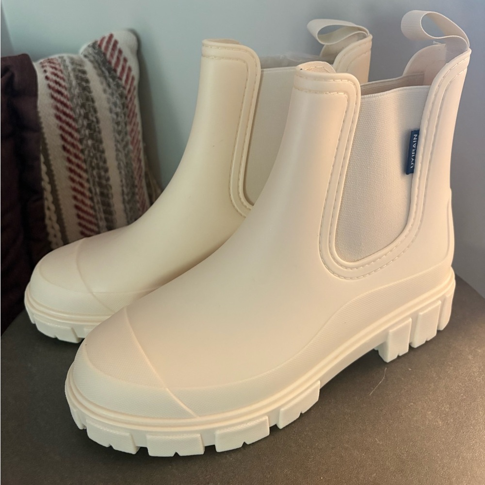 Cream Chelsea Waterproof Boots